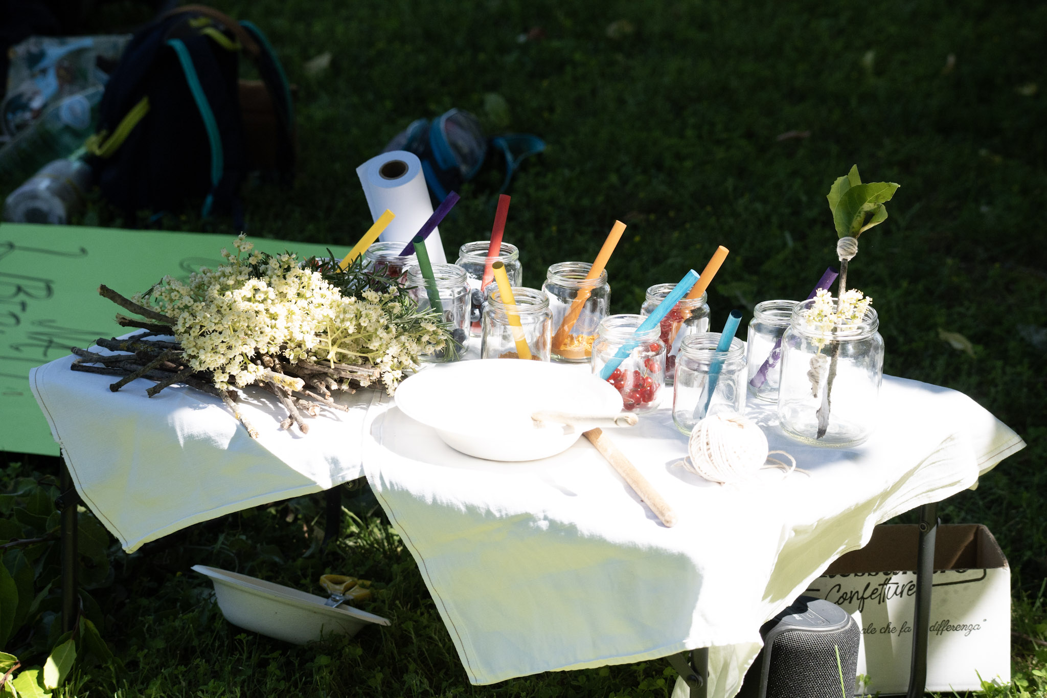 Laboratorio all'aperto nel bosco con bambini